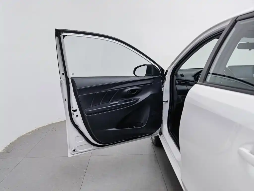 Toyota Vios — миниатюра 8
