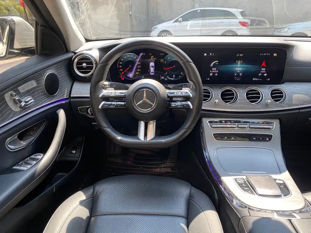 Mercedes-Benz E-Class — миниатюра 12