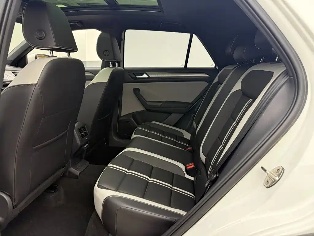 Volkswagen T-Roc — миниатюра 7