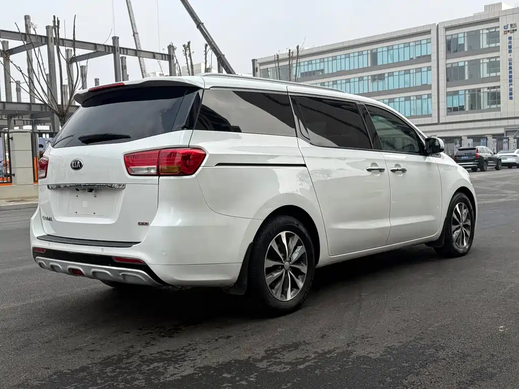 Kia Carnival — миниатюра 16