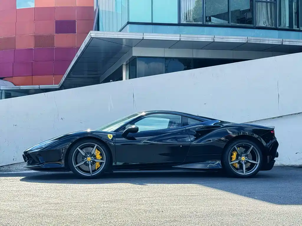 Ferrari F8 — миниатюра 6