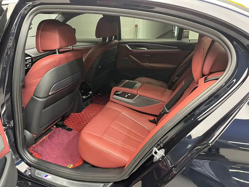 BMW 5 Series — миниатюра 11