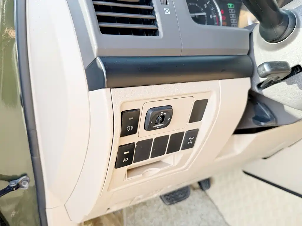 Toyota Land Cruiser 4.0L V6 Middle East Limited Edition, фото 5