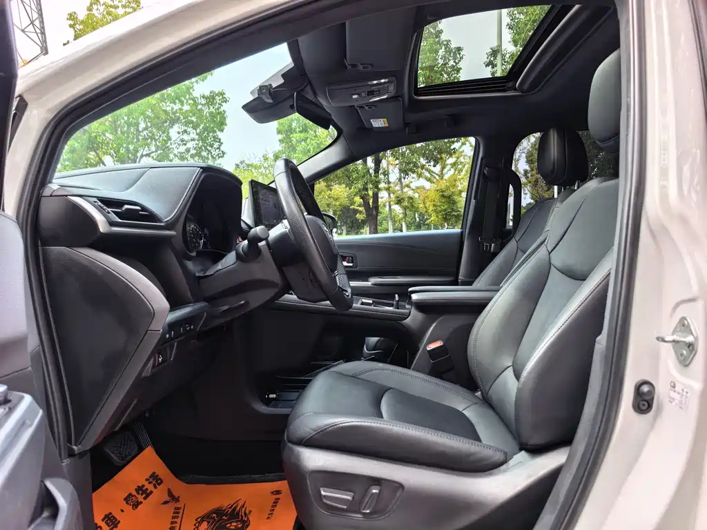 Toyota Sienna — миниатюра 8