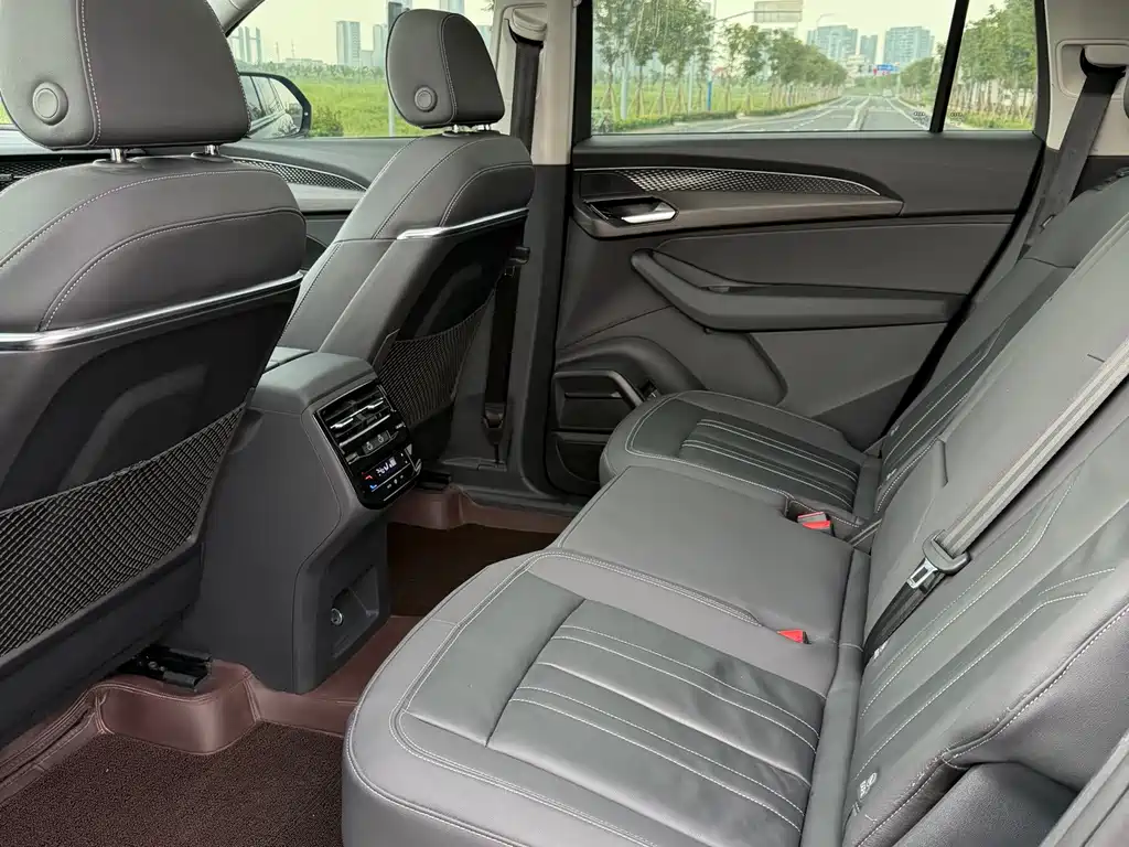 Audi Q6 — миниатюра 14