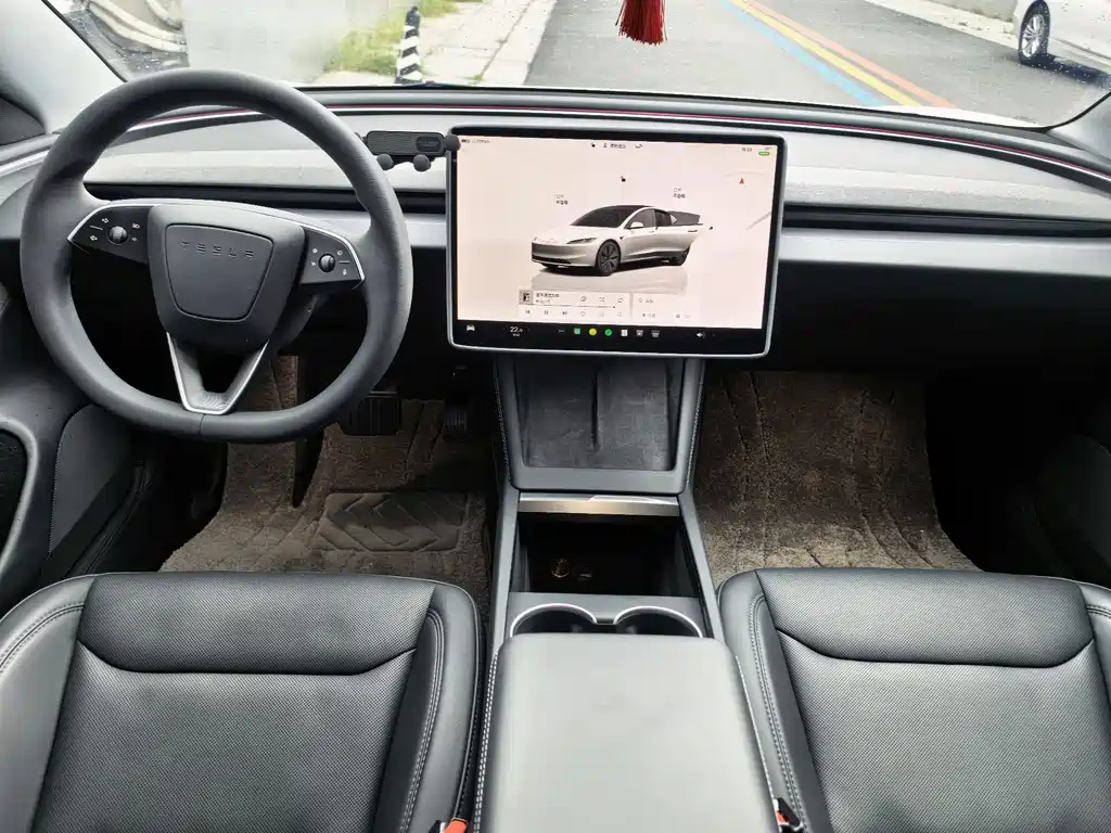 Tesla Model 3 — миниатюра 7