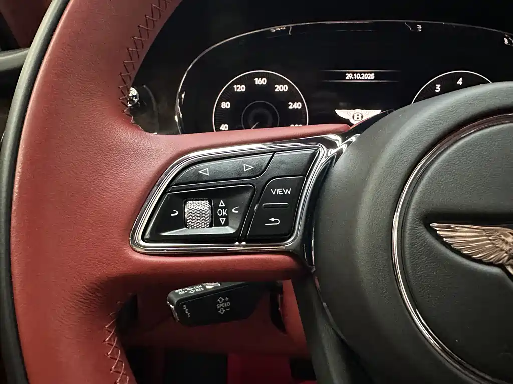 Bentley Bentayga 4.0T V8, фото 16