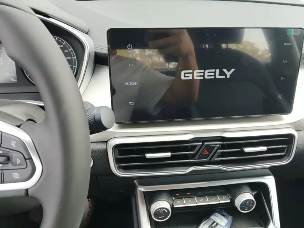 Geely Binyue — миниатюра 13
