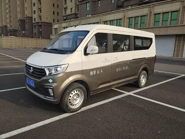 CHANGAN CROSS STAR V5