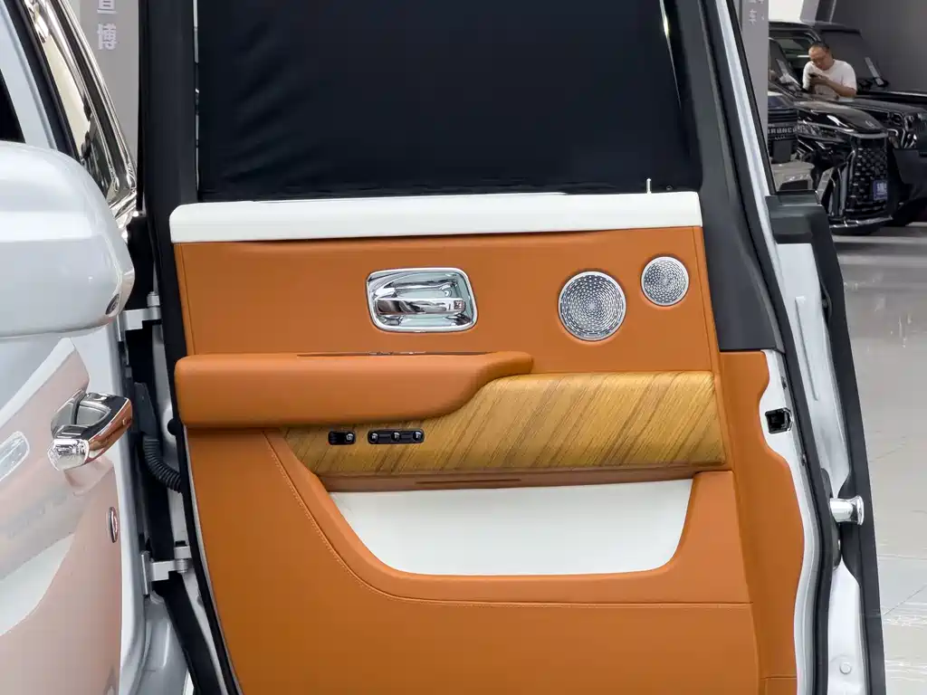 Rolls-Royce Cullinan — миниатюра 29