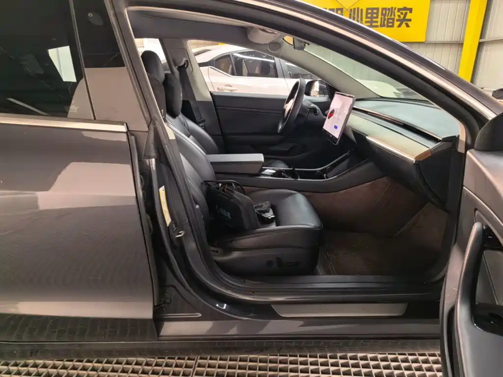Tesla Model 3 — миниатюра 25