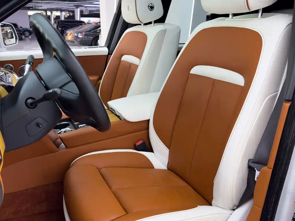 Rolls-Royce Cullinan — миниатюра 15