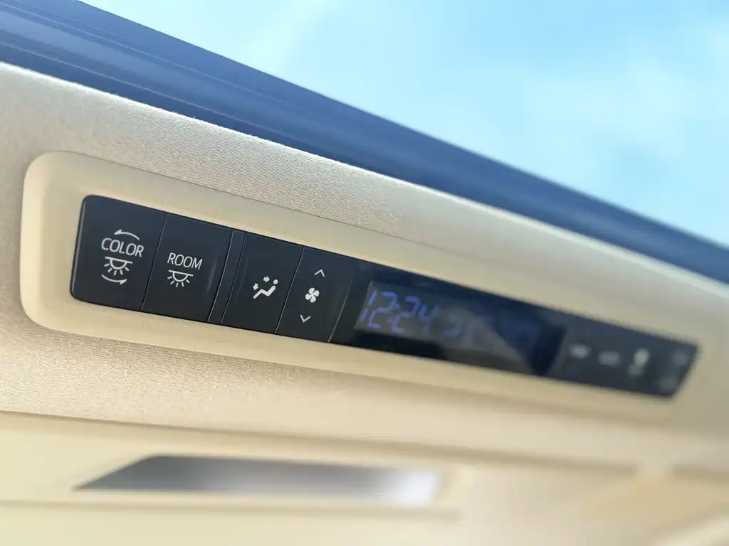Toyota Alphard — миниатюра 17