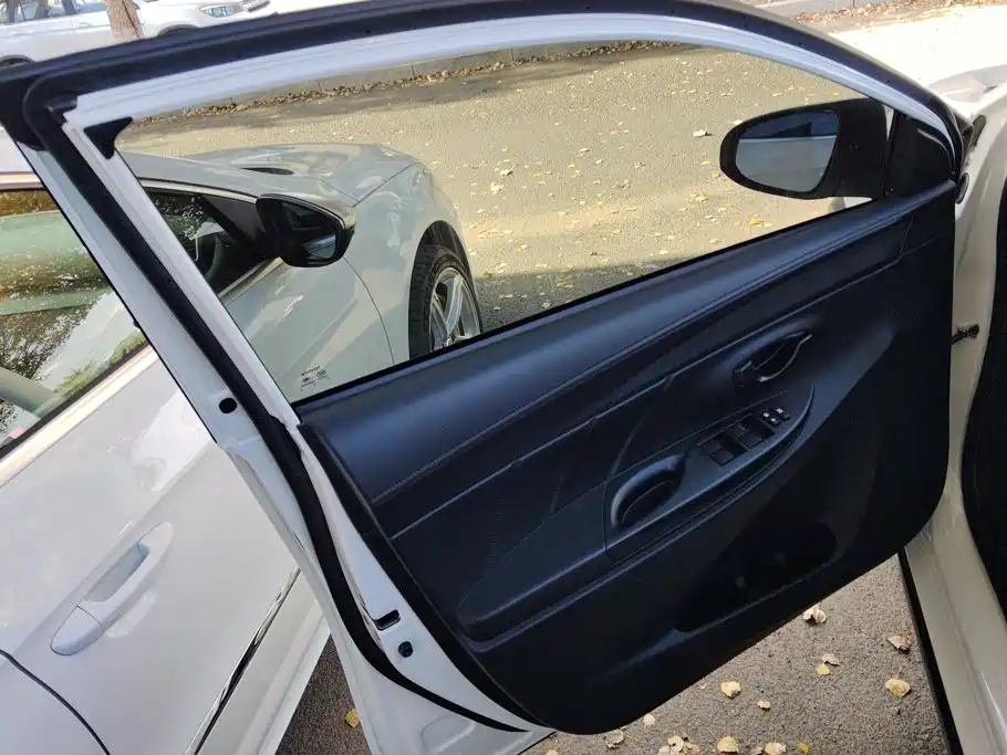 Toyota Yaris L — миниатюра 7