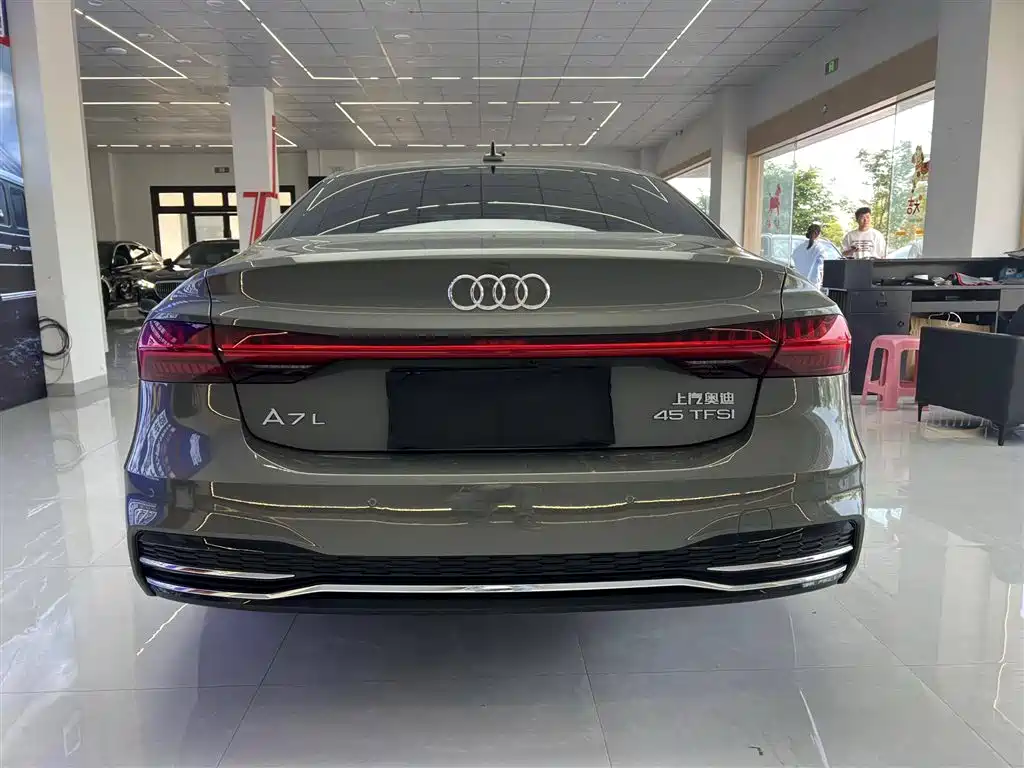 Audi A7L 2025 45 TFSI Luxury
