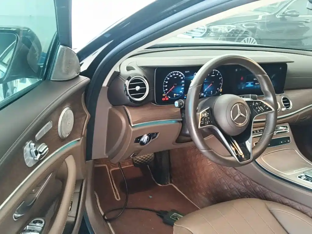 Mercedes-Benz E-Class — миниатюра 16
