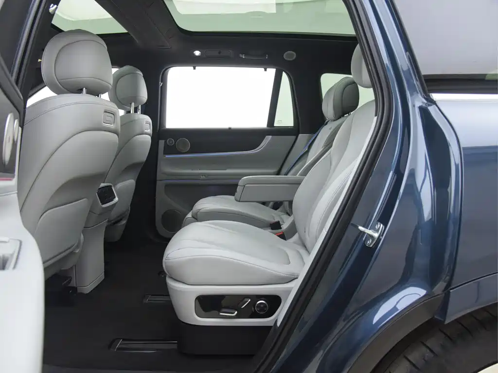 AITO ASK THE WORLD M9