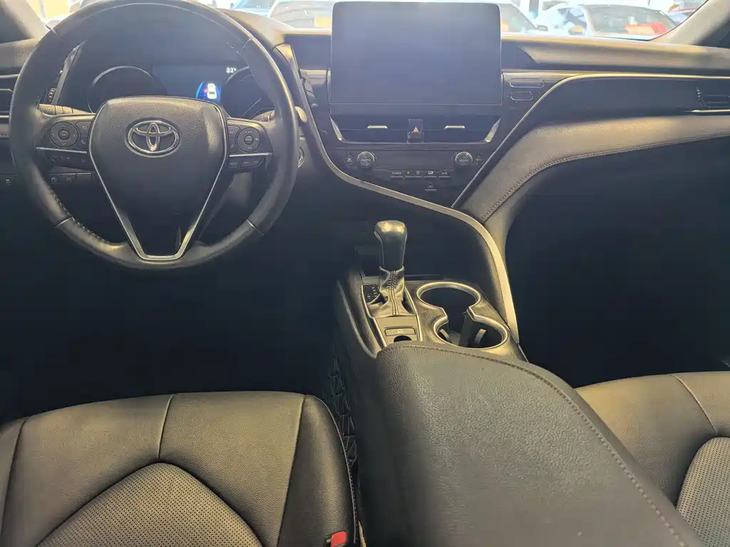 Toyota Camry — миниатюра 8