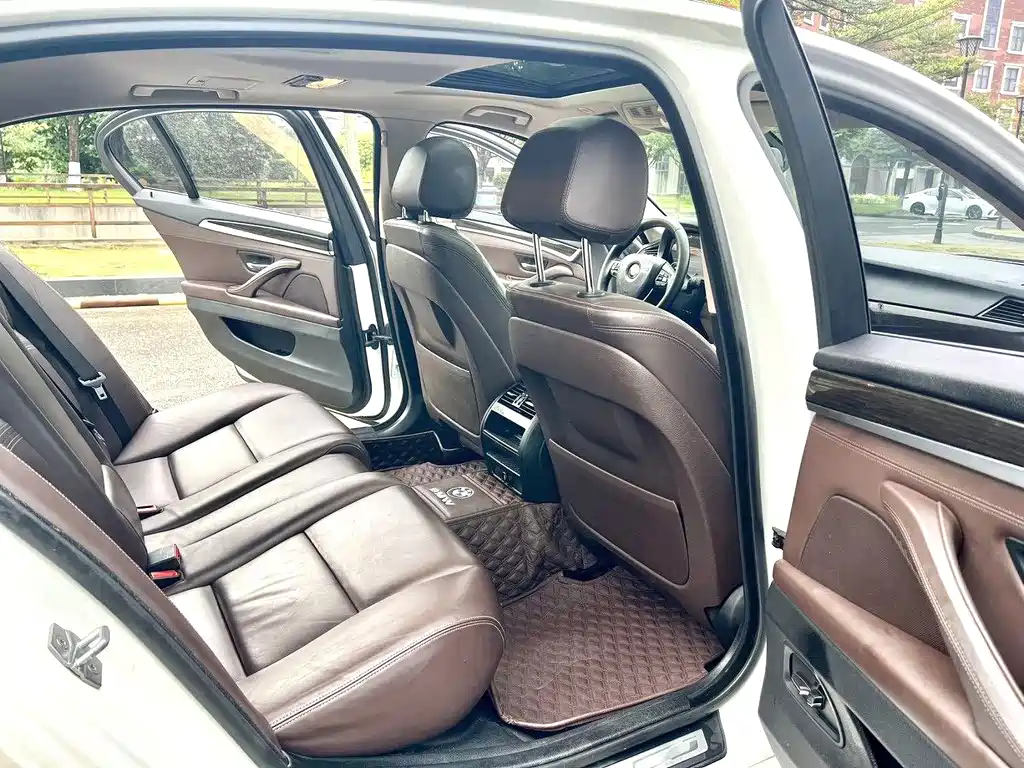 BMW 5 Series — миниатюра 7