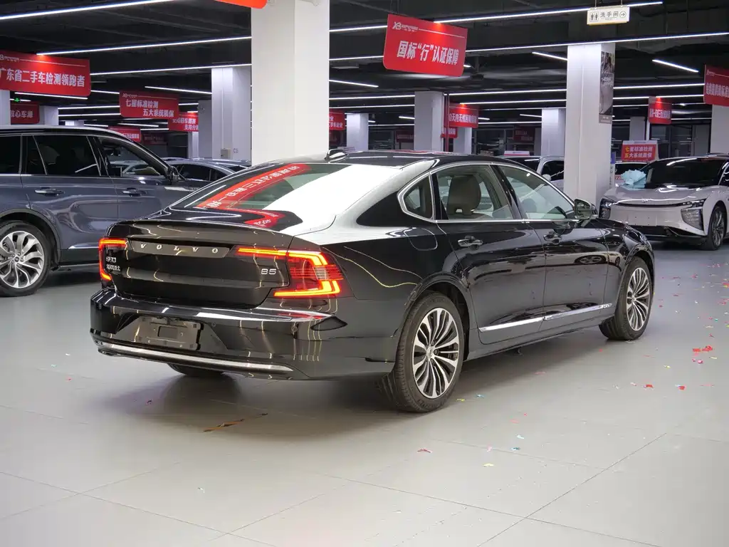 Volvo S90 2024 B5 Luxury