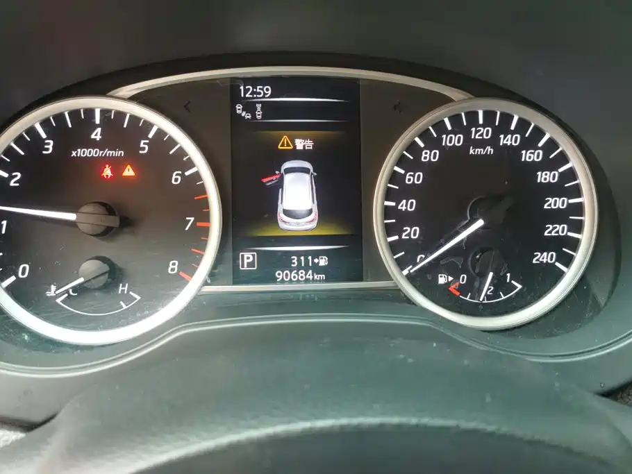 Nissan Tiida — миниатюра 14