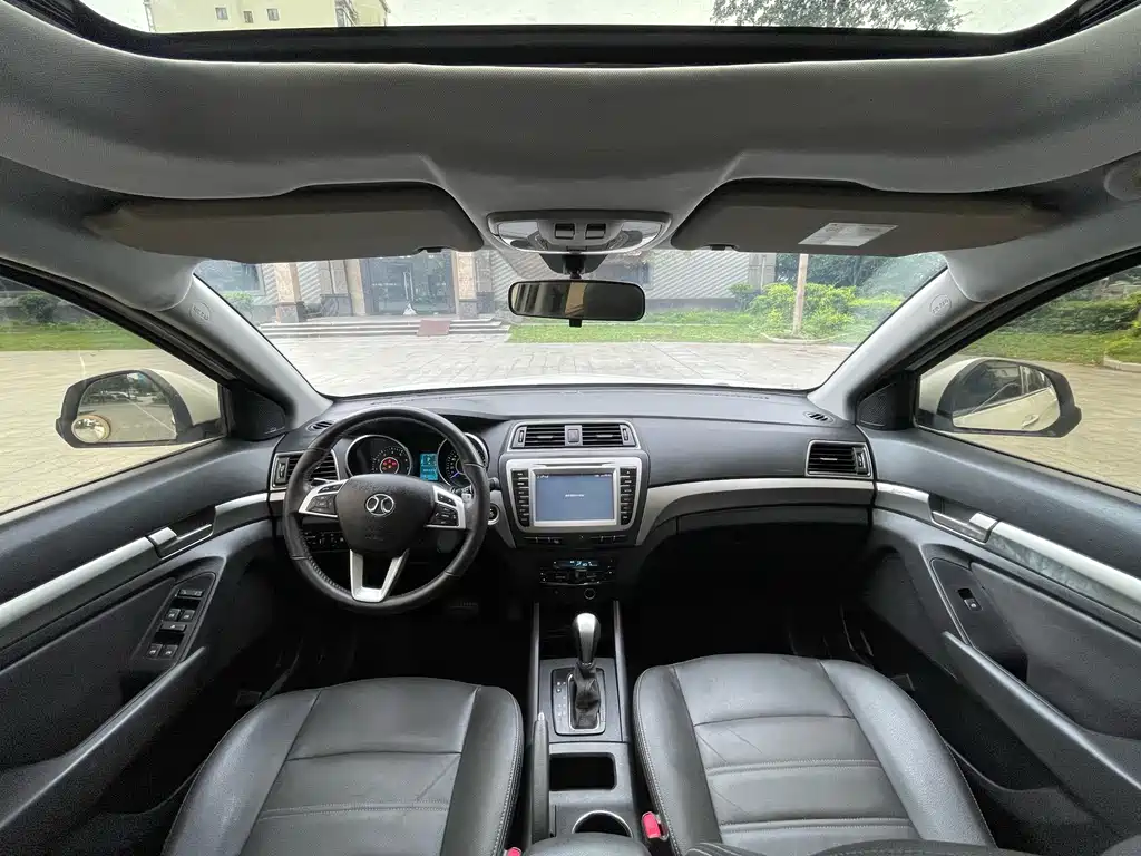 BAIC X65 2015 2.0T AT Elite