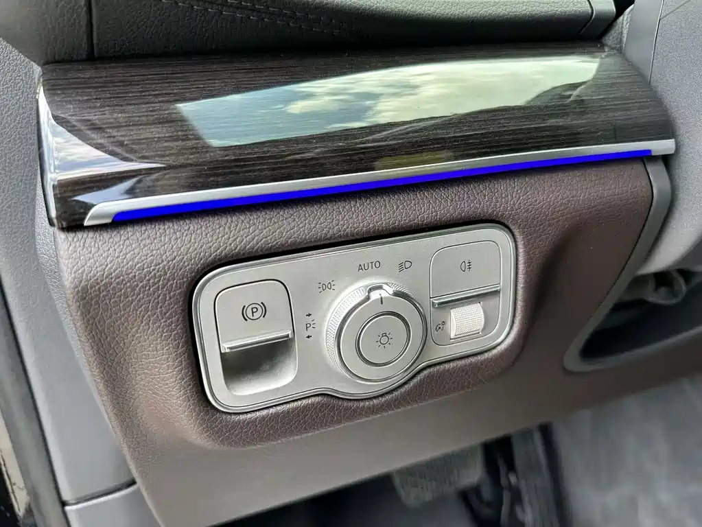 Mercedes-Benz GLE (Import) — миниатюра 25