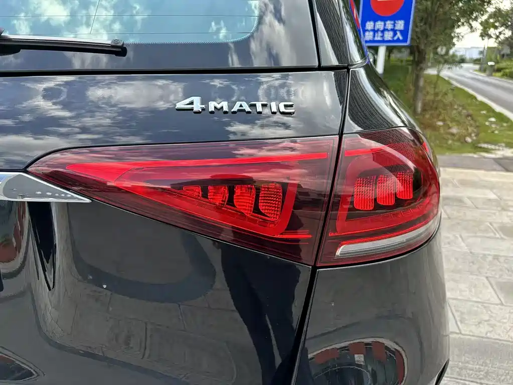 Mercedes-Benz GLE (Import) — миниатюра 43