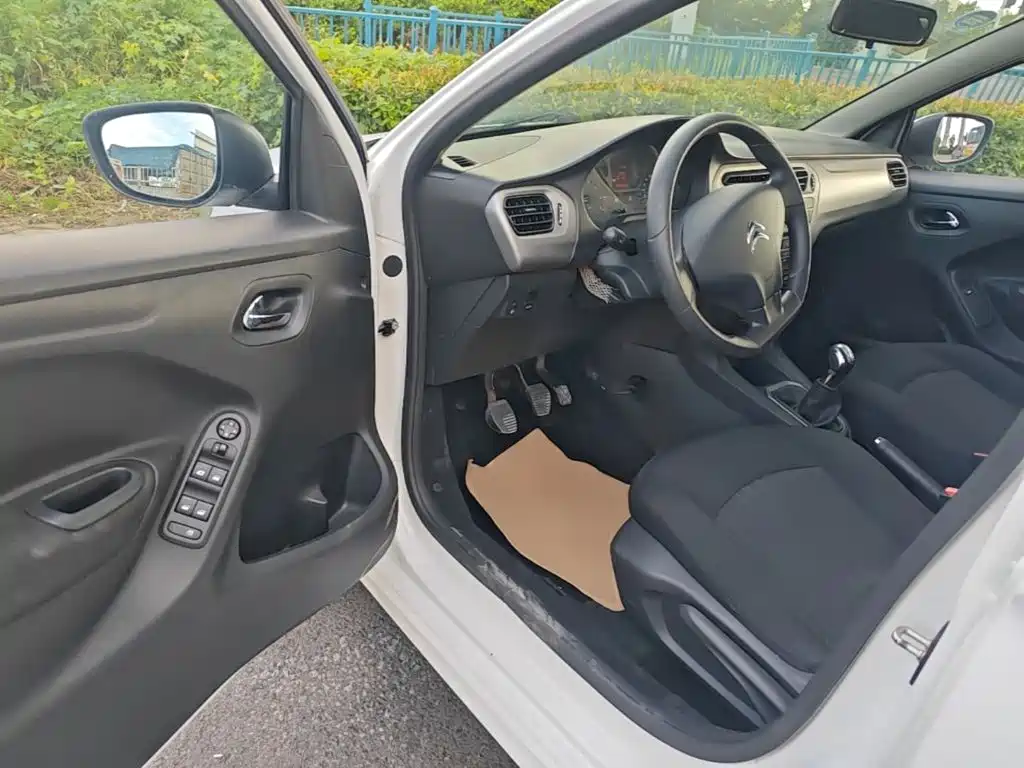 Citroen Elysee — миниатюра 16