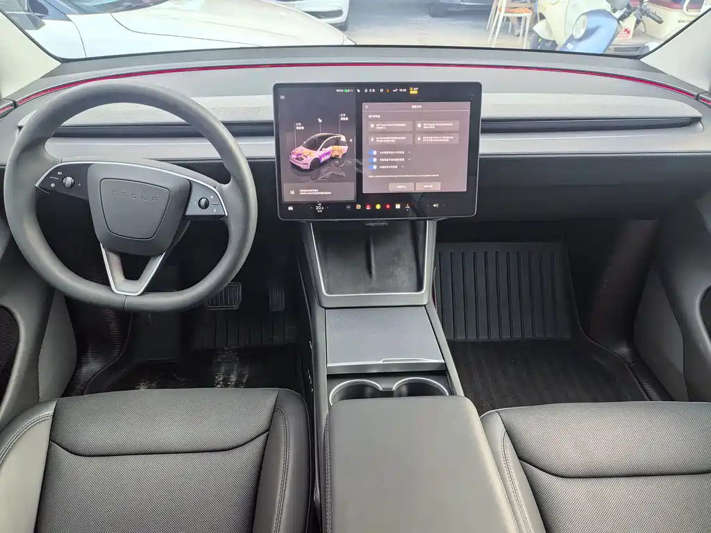 Tesla Model Y — миниатюра 10