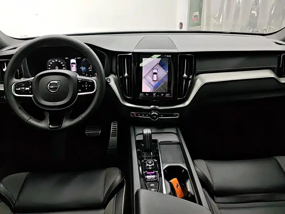 Volvo XC60 PHEV — миниатюра 12