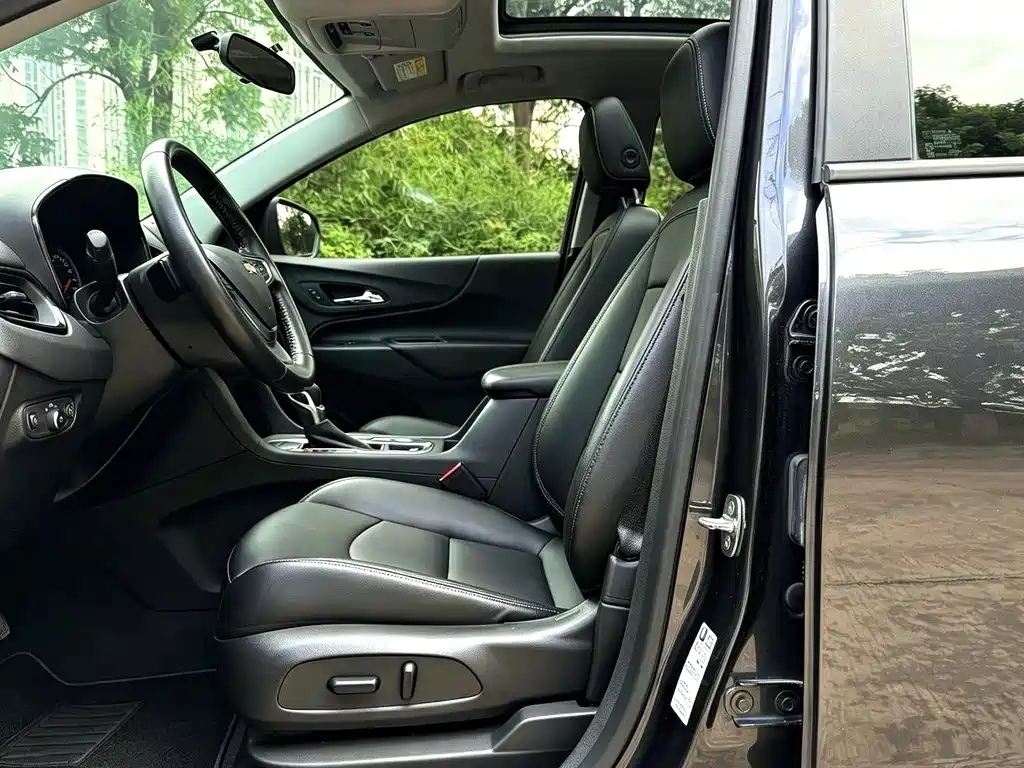 Chevrolet Equinox — миниатюра 12