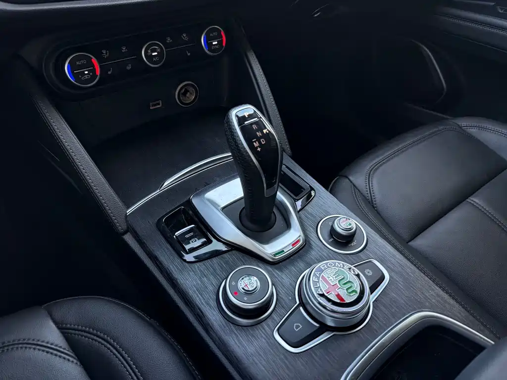 Alfa Romeo Stelvio — миниатюра 12