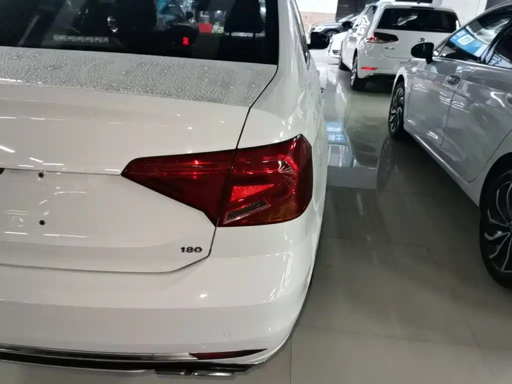 Volkswagen Jetta — миниатюра 8