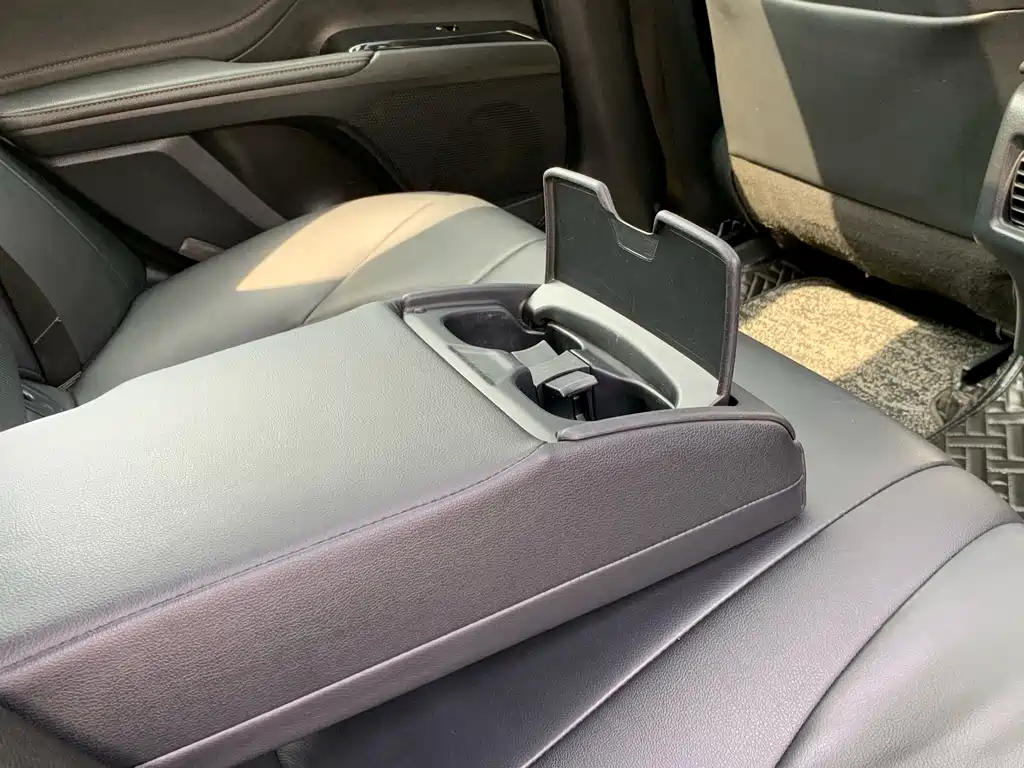 Toyota Camry — миниатюра 29