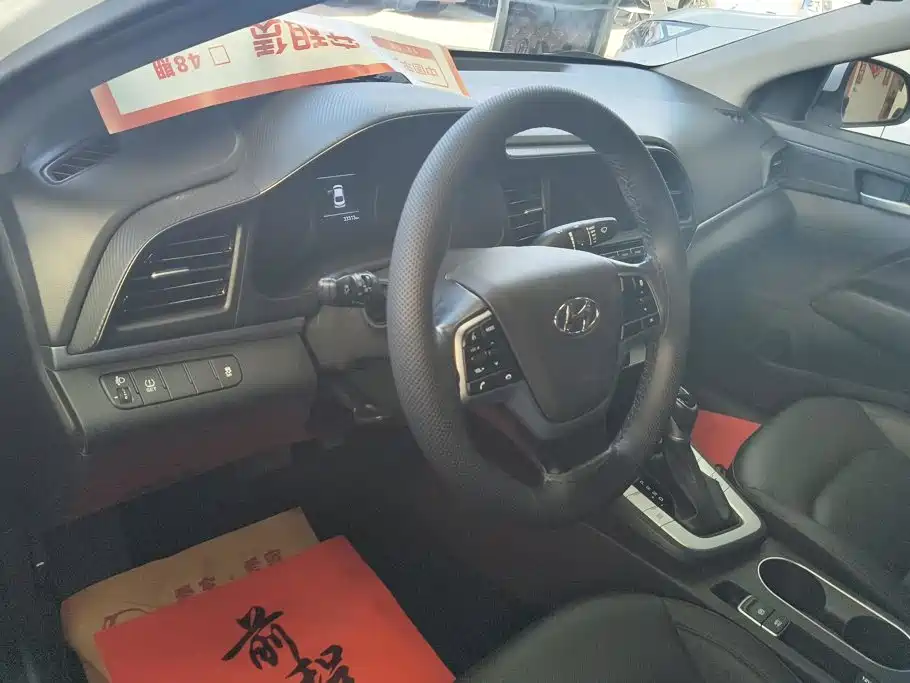 Hyundai Elantra — миниатюра 12