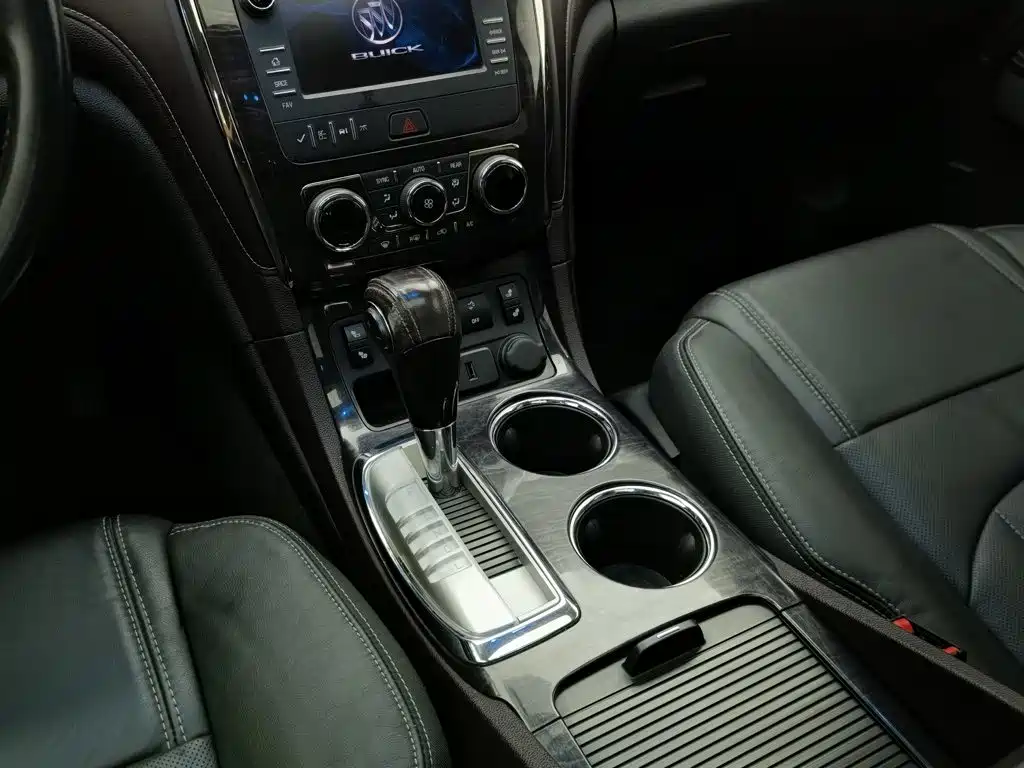 Buick Enclave — миниатюра 13