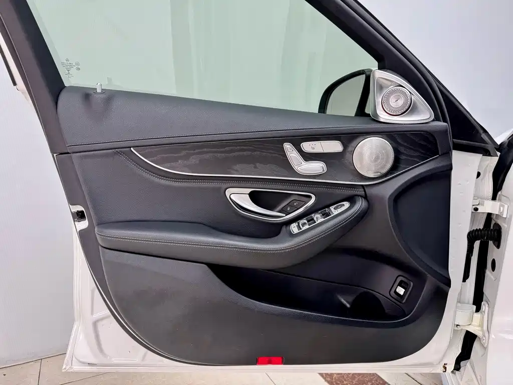 Mercedes-Benz C-Class — миниатюра 7