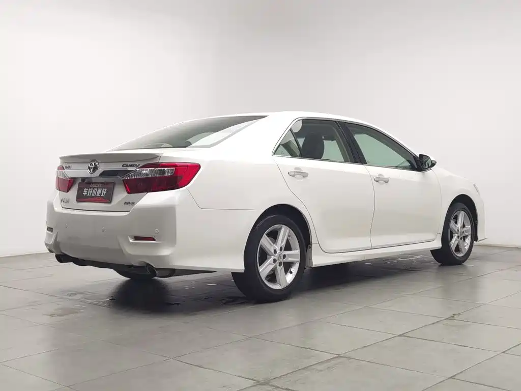 Toyota Camry — миниатюра 2