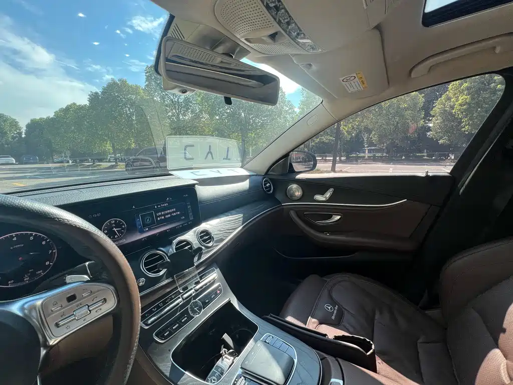 Mercedes-Benz E-Class — миниатюра 6