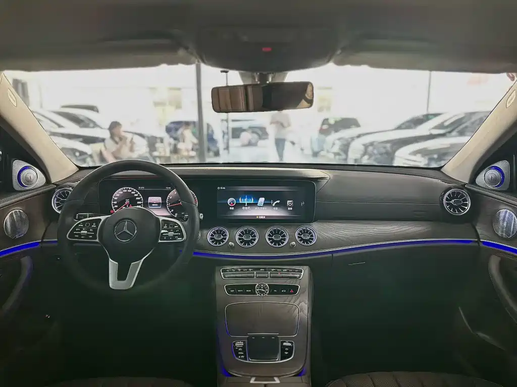 Mercedes-Benz E-Class — миниатюра 6