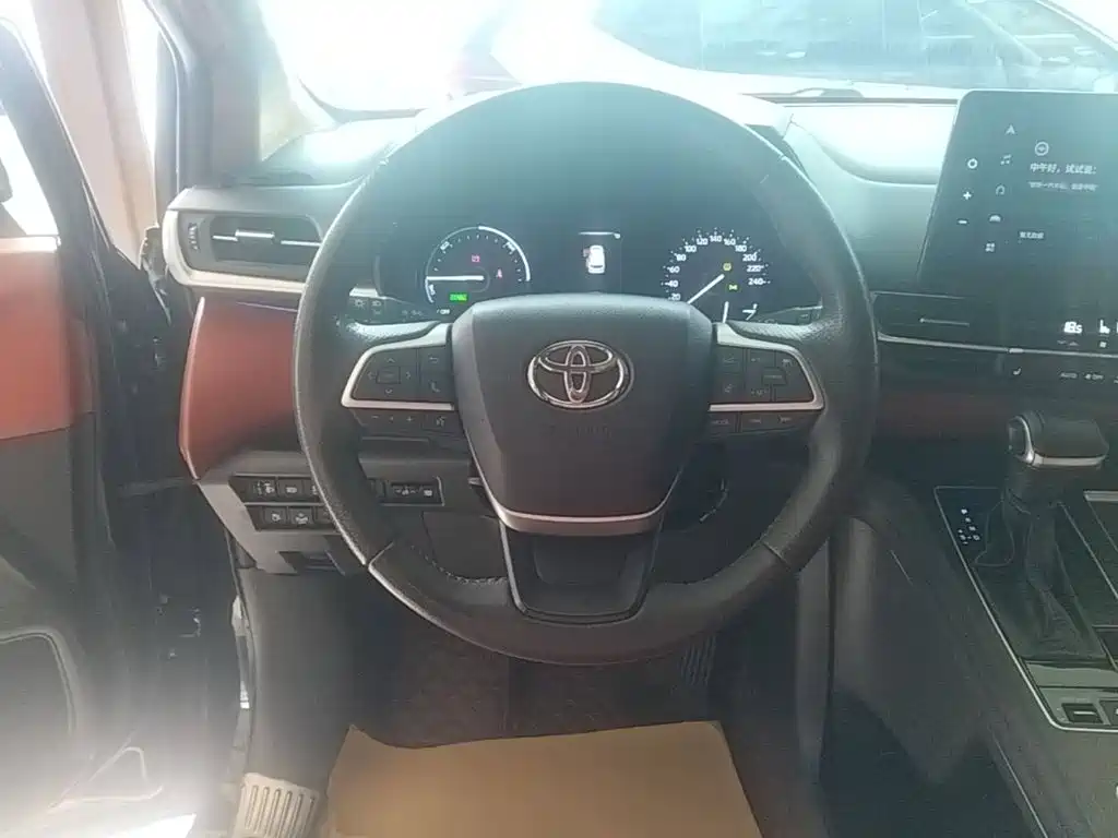 Toyota Granvia — миниатюра 11