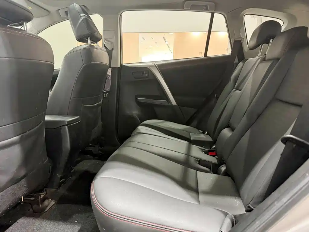Toyota RAV4 — миниатюра 8