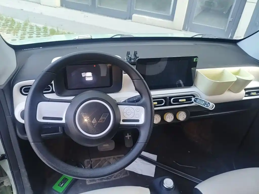 Wuling MINIEV — миниатюра 10