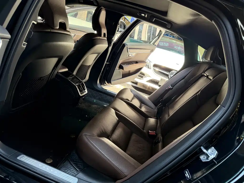 Volvo S90 — миниатюра 11