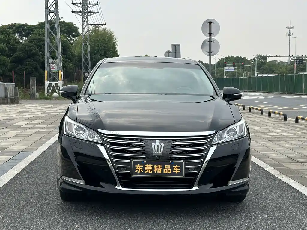 Toyota Crown — миниатюра 2