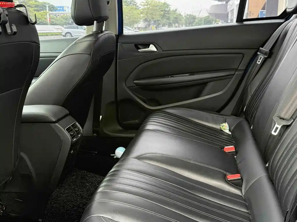 Peugeot 408 — миниатюра 6