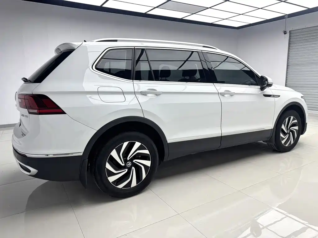 Volkswagen Tiguan L — миниатюра 8