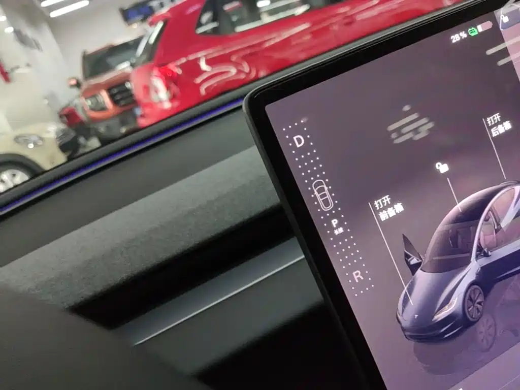 Tesla Model 3 — миниатюра 14
