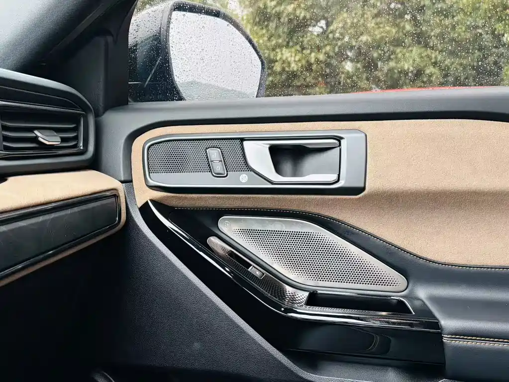 Ford Explorer — миниатюра 12